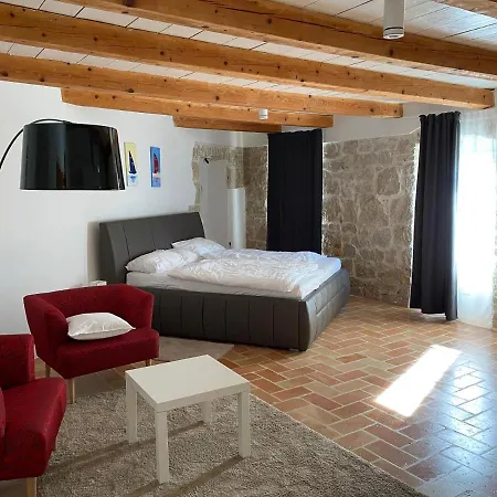 Plazza Leonardo Apartment *