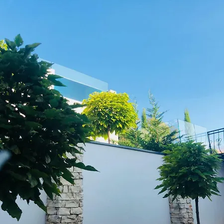 Plazza Leonardo Apartment *