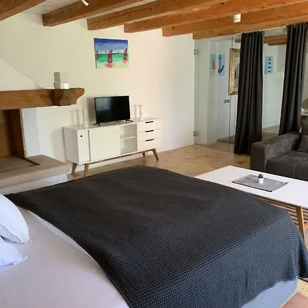 Plazza Leonardo Apartment *