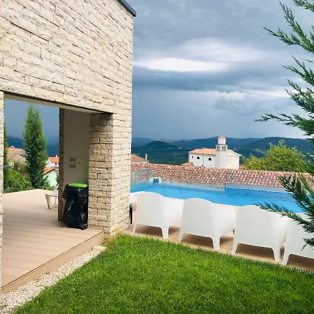Plazza Leonardo Apartment